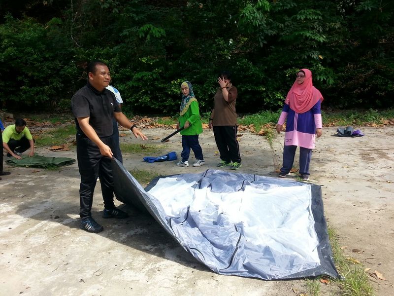 Fail:MEMASANG KHEMAH.jpg